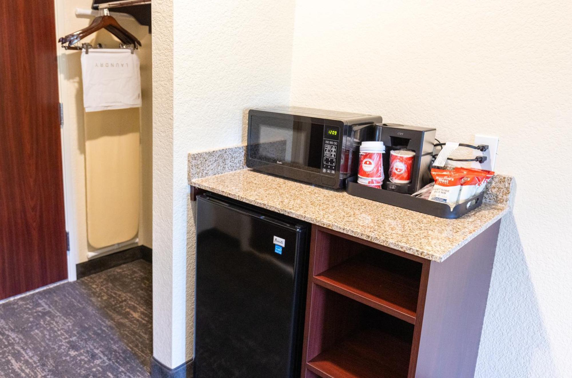 Cobblestone Inn & Suites - Winters Extérieur photo
