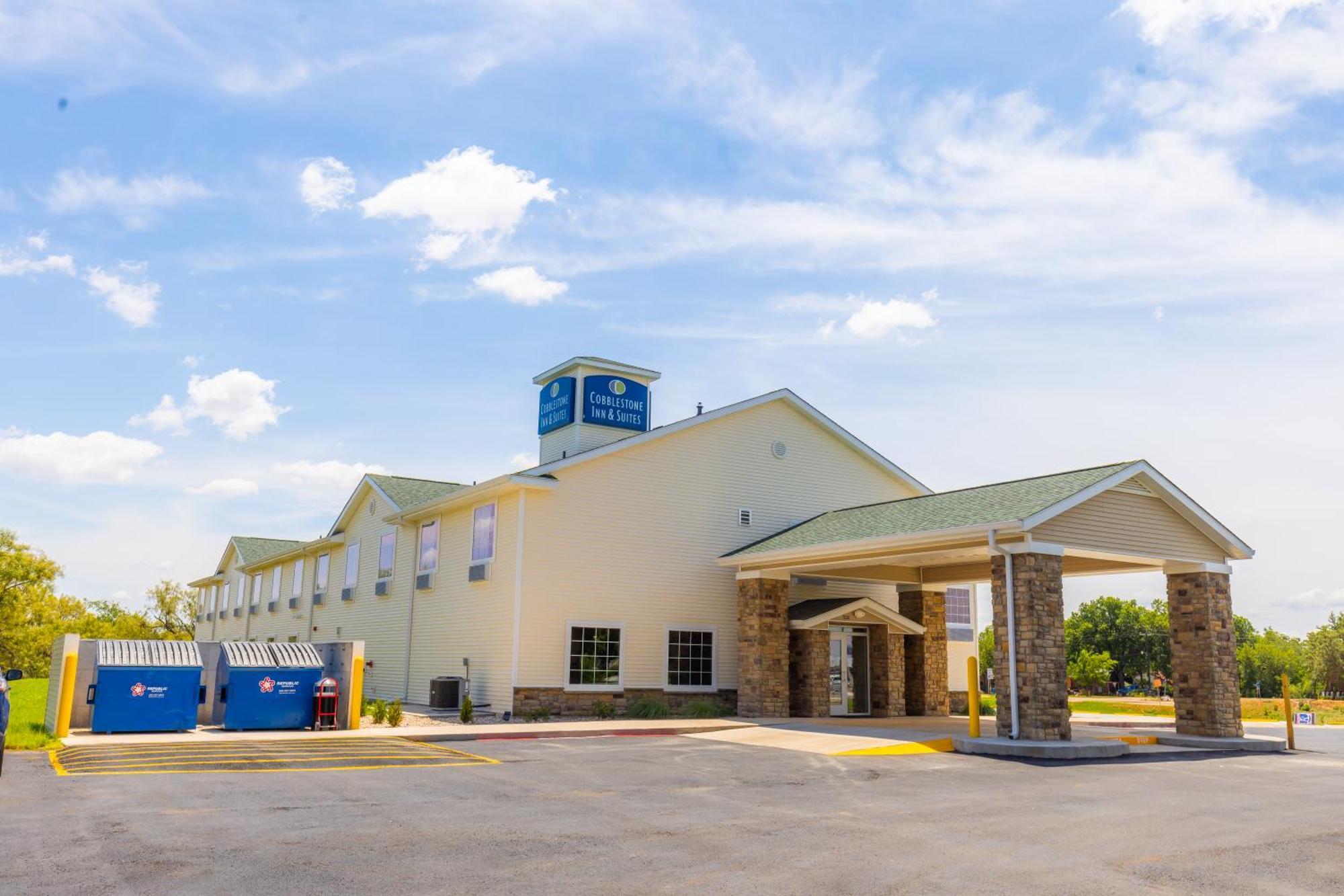 Cobblestone Inn & Suites - Winters Extérieur photo