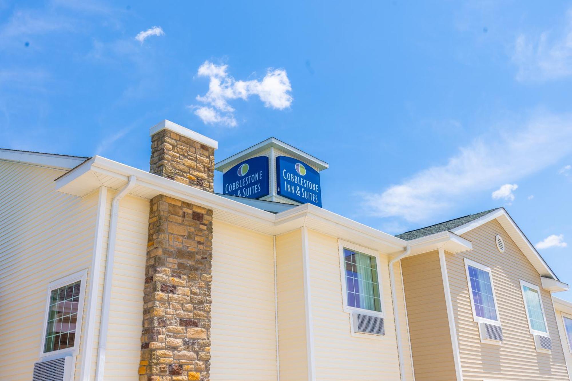 Cobblestone Inn & Suites - Winters Extérieur photo