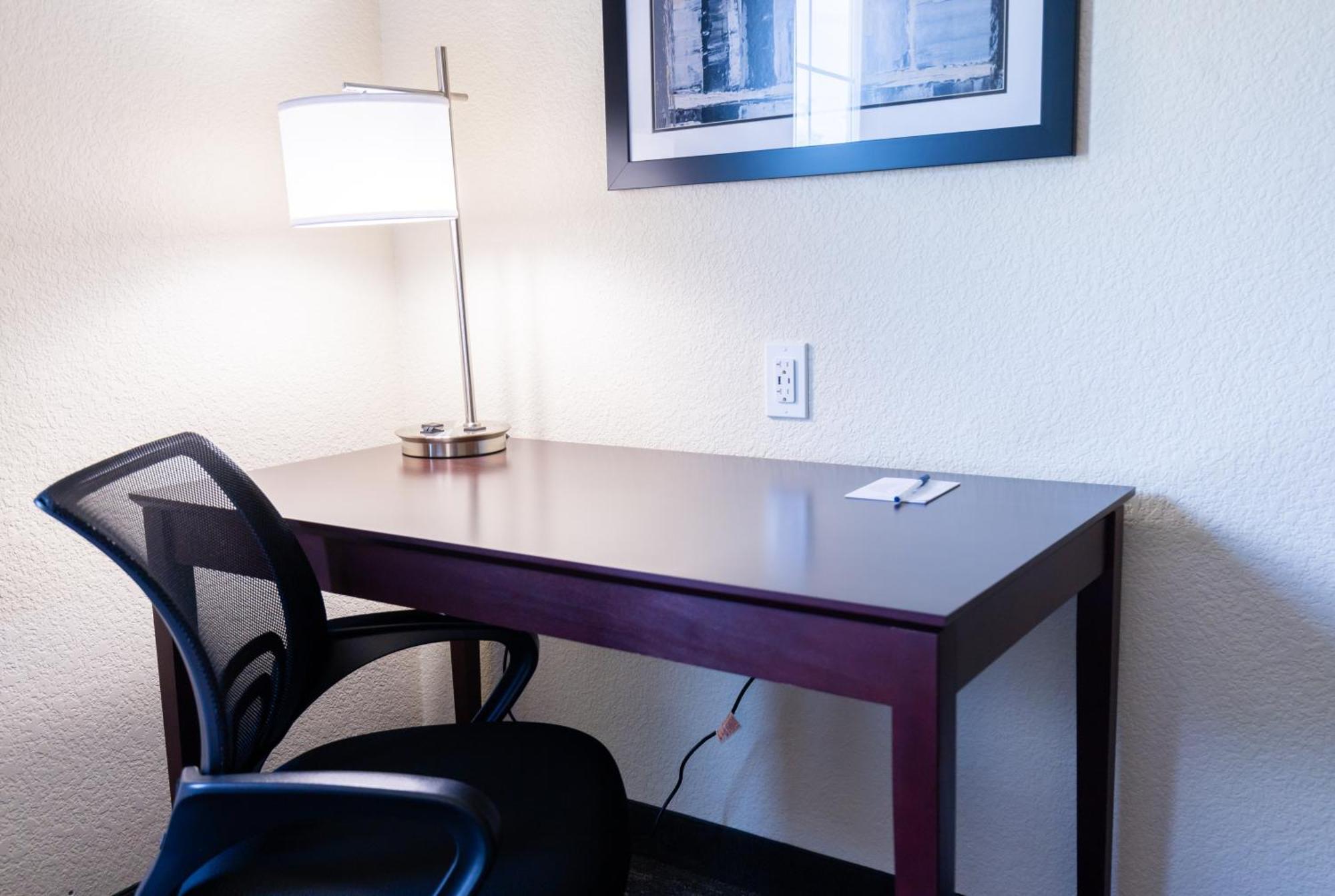 Cobblestone Inn & Suites - Winters Extérieur photo