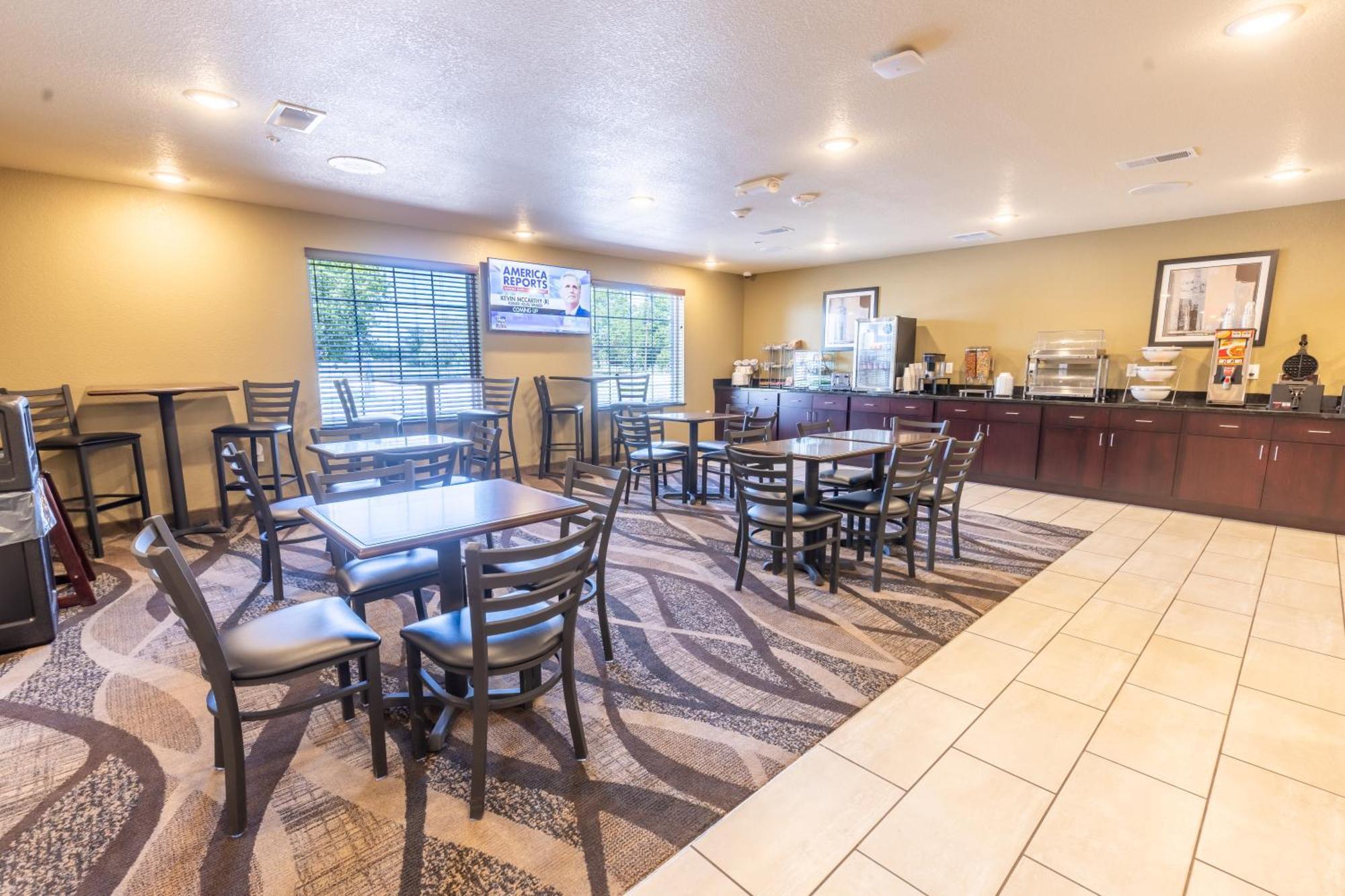 Cobblestone Inn & Suites - Winters Extérieur photo