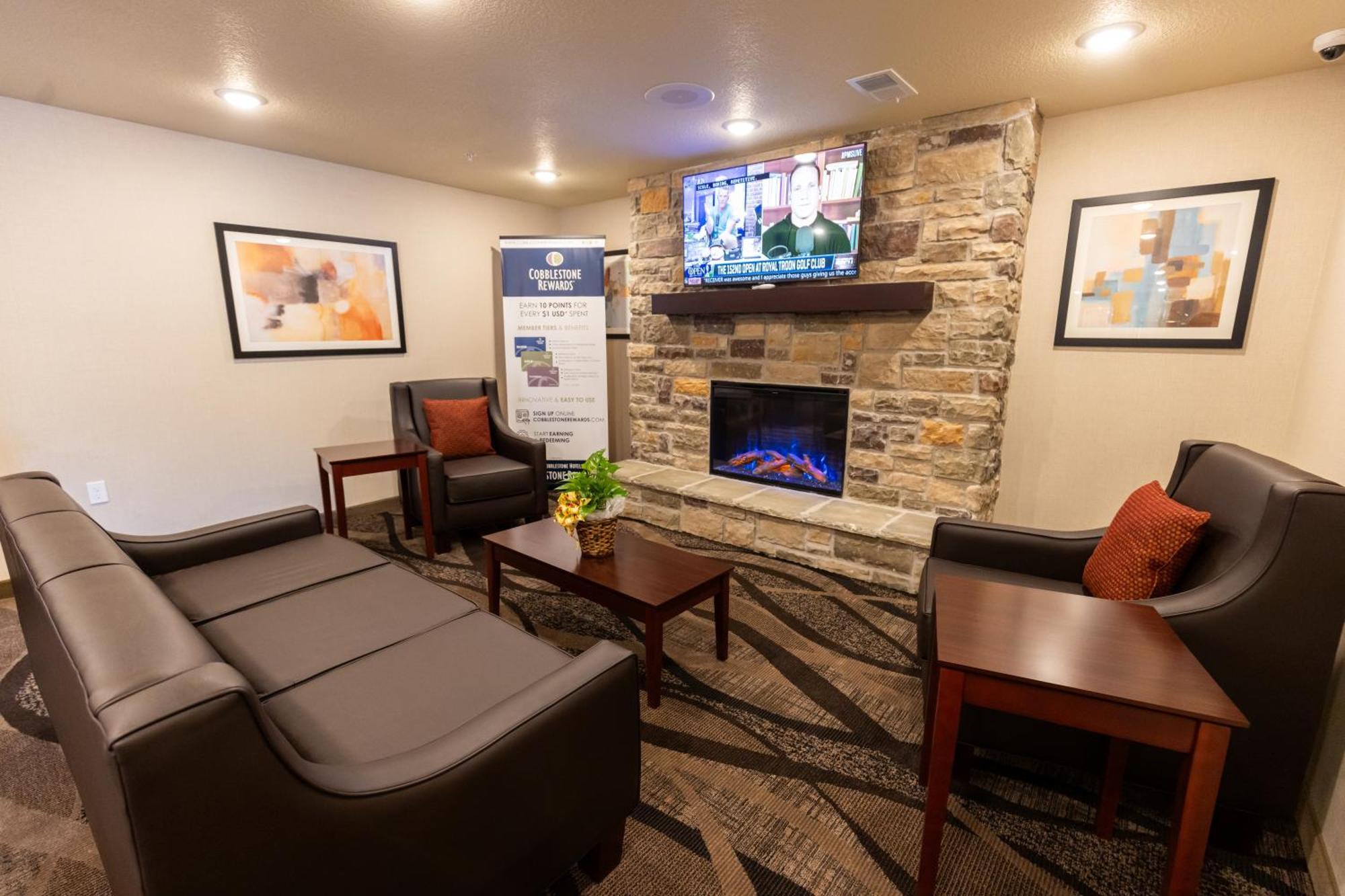 Cobblestone Inn & Suites - Winters Extérieur photo