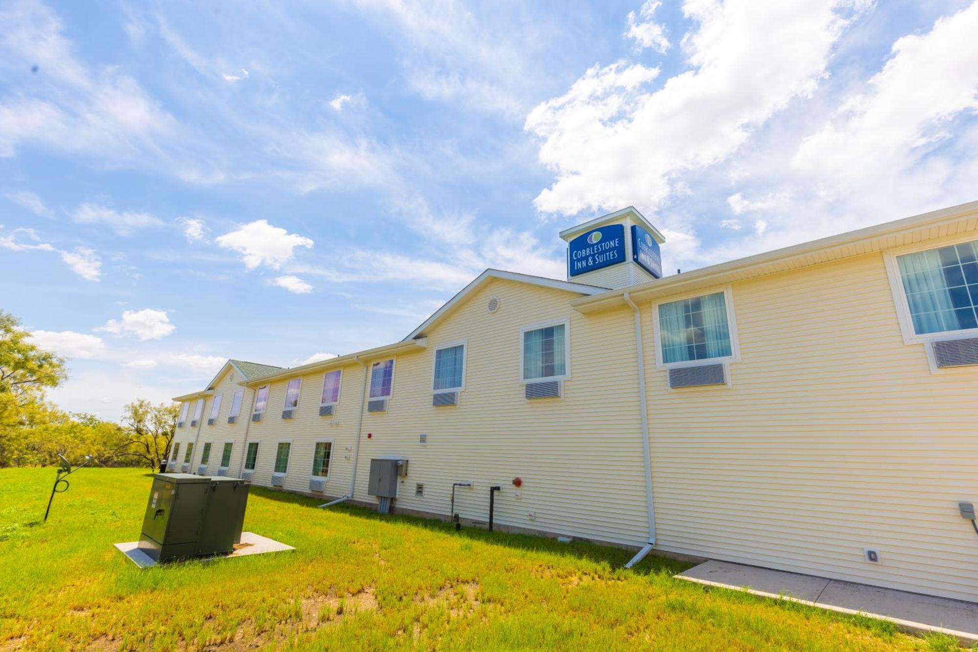 Cobblestone Inn & Suites - Winters Extérieur photo